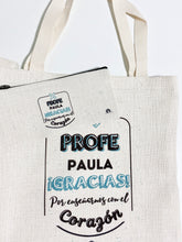 Cargar imagen en el visor de la galería, Pack Bolsa Tote + estuche personalizado Profe gracias por